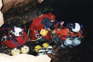 Treino de mergulho em gruta