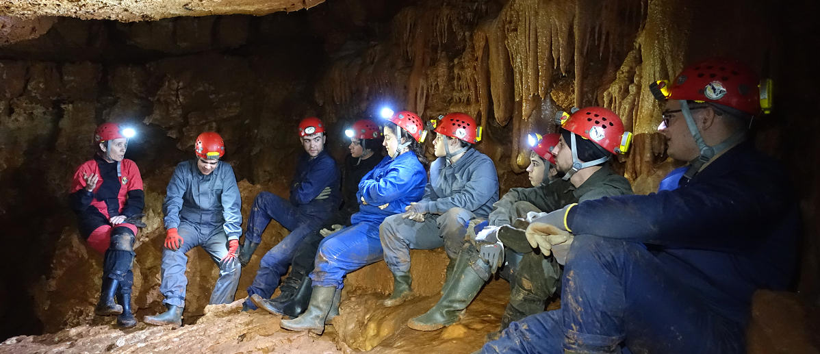 Curso de Iniciação à Espeleologia - SPE Curso de Iniciação à Espeleologia - SPE