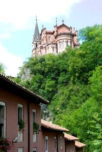 Basílica de Nuestra Señora de Covadonga. Foto JACrispim 2007 Basílica de Nuestra Señora de Covadonga. Foto JACrispim 2007
