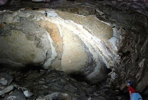 Grande cúpula de abatimento na Mammoth Cave, com Shannon Trimboli em primeiro plano @ JACrispim-CeGUL-SPE, 2009 Grande cúpula de abatimento na Mammoth Cave, com Shannon Trimboli em primeiro plano @ JACrispim-CeGUL-SPE, 2009