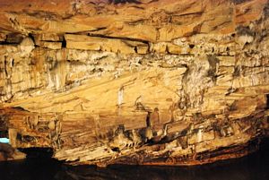 Estratificação entrecruzada nos calcários da formação de Ste Geneviève, Cathedral Cave @ JACrispim-CeGUL-SPE, 2009