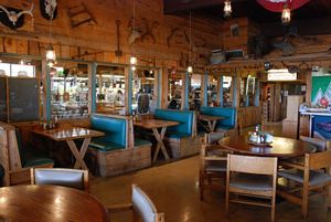 Restaurante e lojas que antecedem a entrada na Grand Canyon Caverns @JACrispim - CeGUL- SPE, 2009 Restaurante e lojas que antecedem a entrada na Grand Canyon Caverns @JACrispim - CeGUL- SPE, 2009