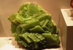 Calcite verde com inclusões de duftite, Smithsonian Museum @ JACrispim.CeGUL-SPE, 2009 Calcite verde com inclusões de duftite, Smithsonian Museum @ JACrispim.CeGUL-SPE, 2009