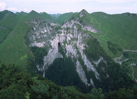 Dashiwei Tiankeng - Fonte: http://www.gxyhtz.com/uploadfile/images/201502/20150211141242281.jpg Dashiwei Tiankeng