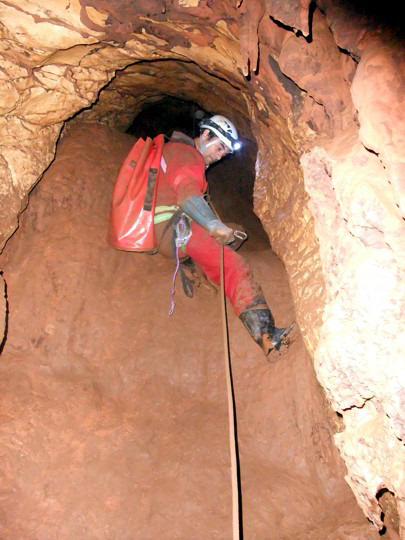 Gruta da Contenda - Foto J. A. Crispim/SPE, 2009 Gruta da Contenda - Foto J. A. Crispim/SPE, 2009