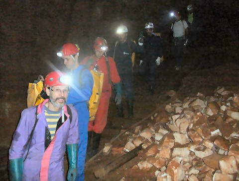 Gruta de Moinhos Velhos - Galeria grande - Foto J. A. Crispim/SPE, 2009