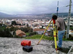 Estacionamento do receptor base. Minde e o polje em fundo