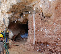 Entrada da Gruta de Atapuerca (Burgos) (Pilar Vicente, 2007)